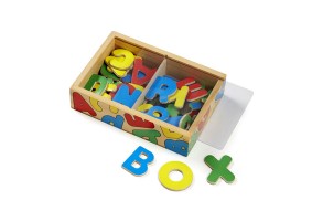 Дървени букви-магнити в кутия Melissa and Doug