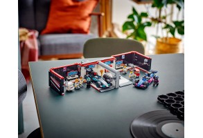 LEGO® City 60444 - Гараж от F1® с коли Mercedes-AMG и Alpine - 9