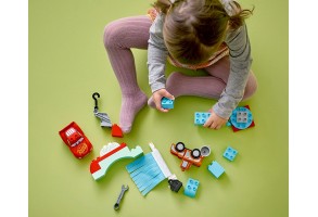 LEGO DUPLO Disney 10996 - Забавления на автомивката със Светкавицата Маккуин и Матю - 7