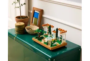 LEGO® Icons 10359 - Градина с фонтан - 10
