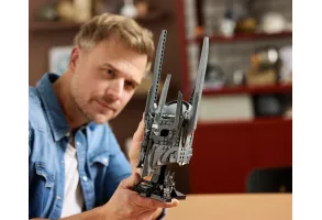LEGO® Icons 11373 - Властелинът на пръстените: Шлемът на Саурон - 9