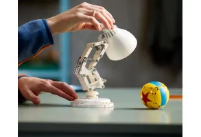 LEGO® Ideas 21357 - Disney Pixar Luxo Jr. - 11