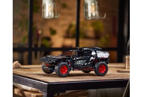 LEGO Technic 42160 - Audi RS Q e-tron - 10