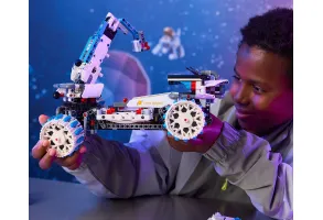 LEGO® Technic 42211 - Космическо превозно средство: Лунен всъдеход Lunar Outpost™ - 9