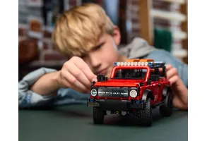 LEGO® Technic 42213 - Джип Ford Bronco® - 11