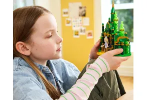 LEGO® Wicked 75689 -Изумруденият град и дворецът Киамо Ко - 9
