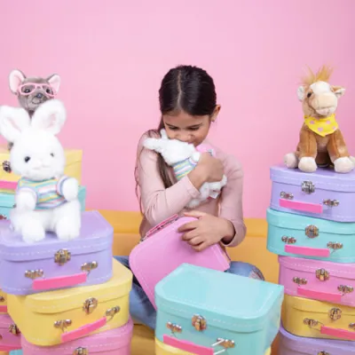 Studio Pets Куфарче с паспорт за плюшени играчки 16 см, розов